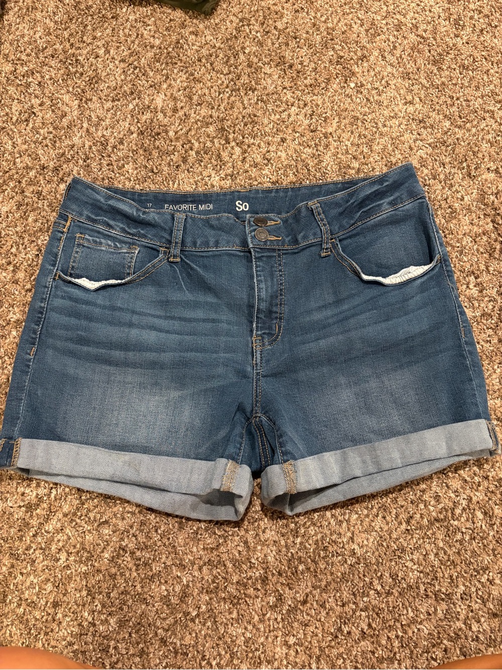 SO Women's Mid-Rise Cuffed Denim Shorts - Blue